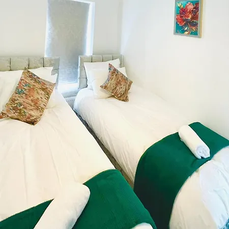 Stylish 3 Bdr House With Free Parking Near Hulme 度假居