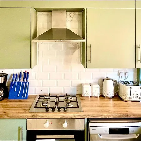 Stylish 3 Bdr House With Free Parking Near Hulme