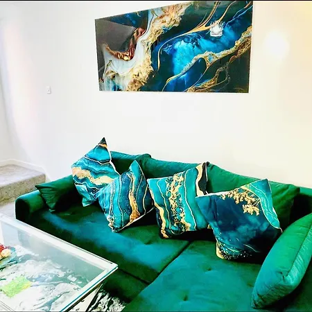 Stylish 3 Bdr House With Free Parking Near Hulme 度假居 *
