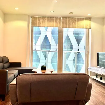 아파트 Modern High-rise Flat In Media City! 2 Beds, 2 Baths *