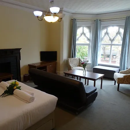 Milverton Hotel *