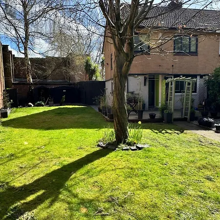 Three Bedroom House In Manchester