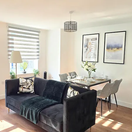 The Hidden Chapter 2 Bedrooms By Bevolve Manchester