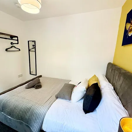 Kozy Salford 4br 9ppl 5 Mins To Centre * マンチェスター