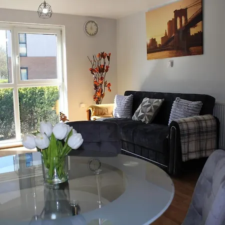 شقة Inside City, Modern & Luxurious 2 Bed Apartment, Entire Unit *