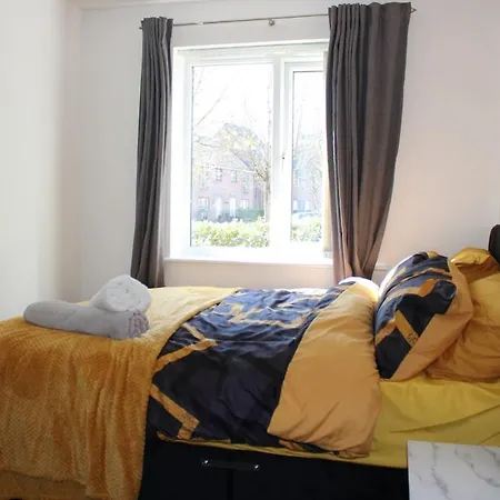 Inside City, Modern & Luxurious 2 Bed Apartment, Entire Unit Apartment Manchester