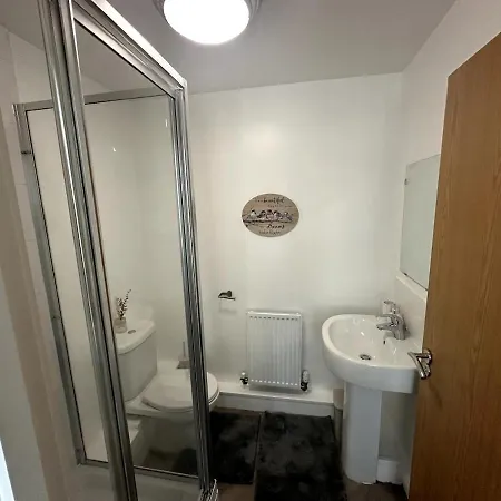Inside City, Modern & Luxurious 2 Bed Apartment, Entire Unit Manchester