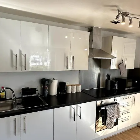 Inside City, Modern & Luxurious 2 Bed Apartment, Entire Unit Manchester