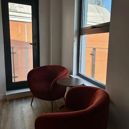 Apartment Centre 2 Bed With A Balcony *