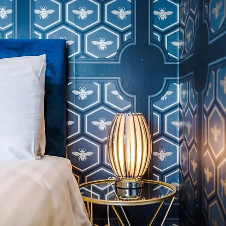 Rest&recharge At A Luxury Retreat In - Sleeps 11, 5 Bedrooms, 3 Bathrooms, Free Parking Manchester