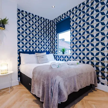 Rest&recharge At A Luxury Retreat In - Sleeps 11, 5 Bedrooms, 3 Bathrooms, Free Parking