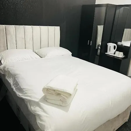 Oyo The Pleasant House Szálloda 3*