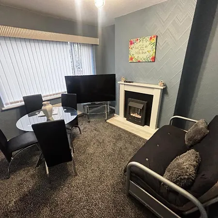 Nyaraló Housesleeps9-fireplace-garden-bbq-tv Manchester