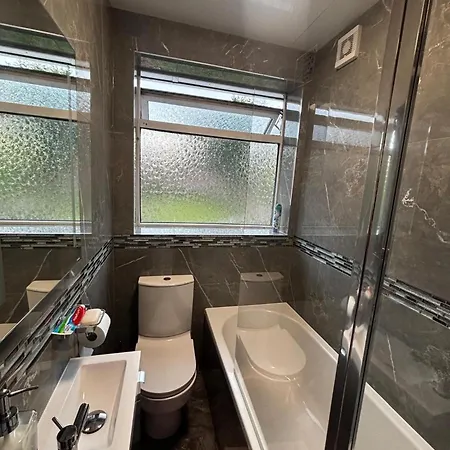 Housesleeps9-fireplace-garden-bbq-tv Nyaraló