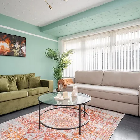 The Jade - Pool Table - Man Utd - Centre - 4bd Manchester