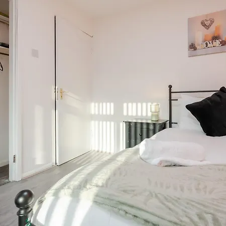 The Jade - Pool Table - Man Utd - Centre - 4bd *