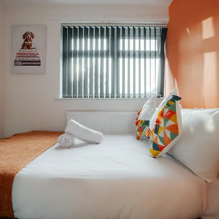 The Jade - Pool Table - Man Utd - Centre - 4bd *