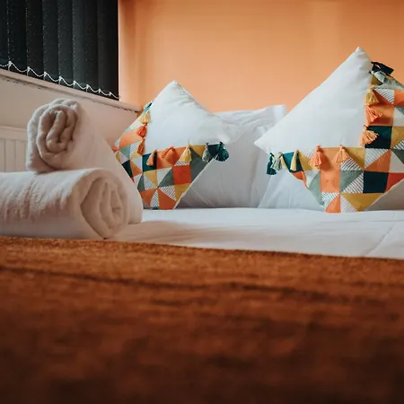 The Jade - Pool Table - Man Utd - Centre - 4bd *