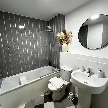 Apartment Serene 2-bed Flat Manchester