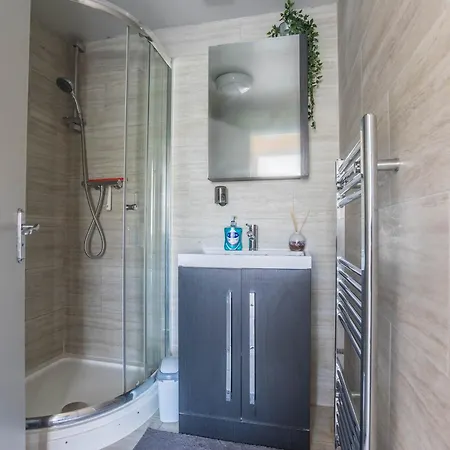 Forest View- Oasis Mural -didsbury Zen Sleeps 10 Дом отдыха *