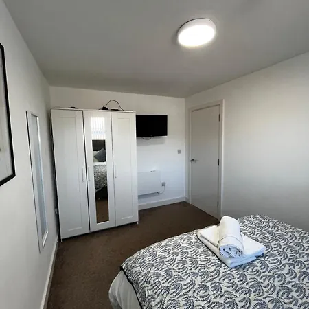 The Failsworth Collection - Stylish With Free Parking Apartment Manchester