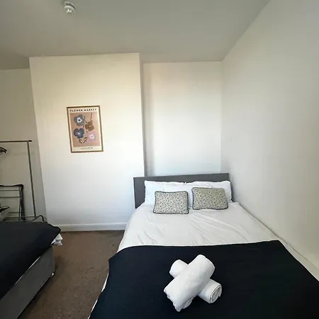 Apartment The Failsworth Collection - Stylish With Free Parking