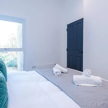Cohost Partners Chic 1 Bed Retreat Sale Апартаменты *