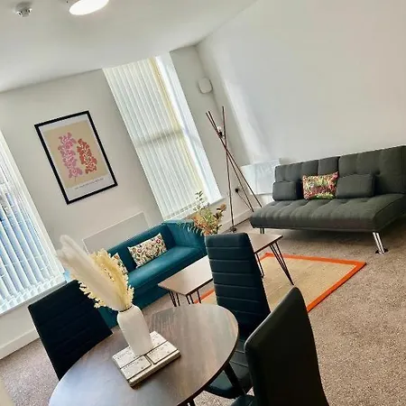 The Failsworth Collection - Stylish With Free Parking Manchester