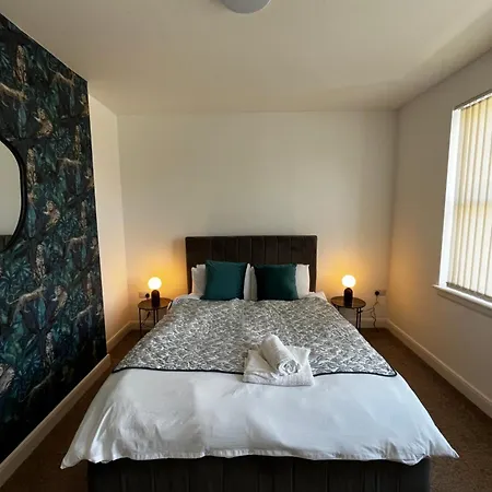 Apartment The Failsworth Collection - Stylish With Free Parking