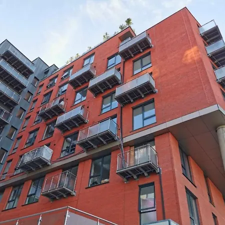 With Private Bathroom Not Ensuite In Shared Flat Near Centre Проживание в семье Манчестер