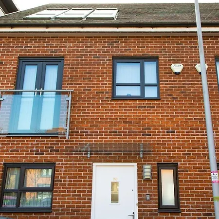 Apartment Bright & Luxurious With Garden