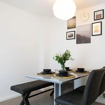 דירה Bright & Luxurious With Garden *