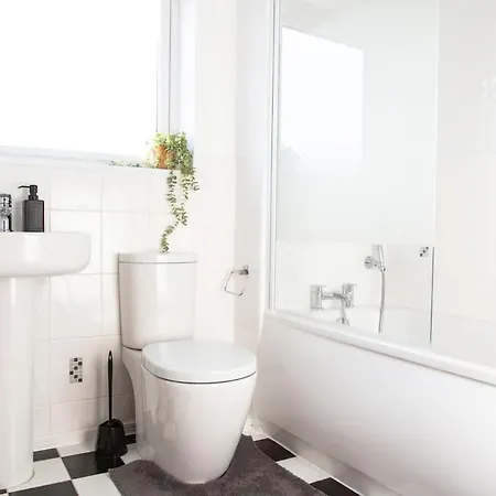 Bright & Luxurious With Garden * Manchester