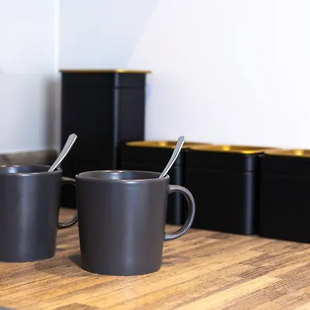 Bright & Luxurious With Garden דירה