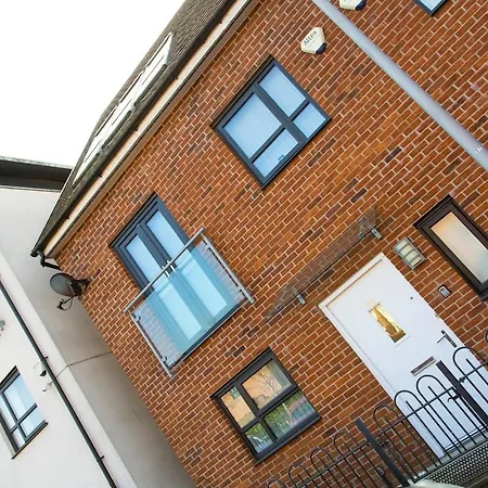 דירה Bright & Luxurious With Garden