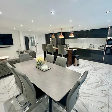 Luxury 5br With Access