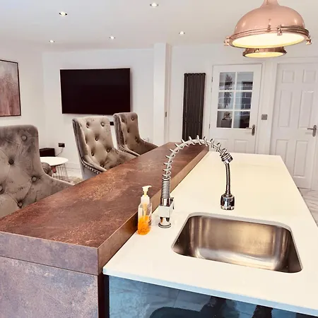 Luxury 5br With Access *