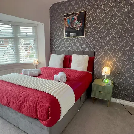 Apartment Contractor Stays, Fast Wifi, Free Parking, Work