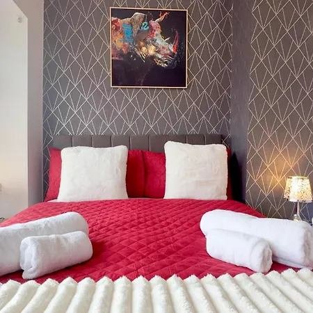 Apartment Contractor Stays, Fast Wifi, Free Parking, Work