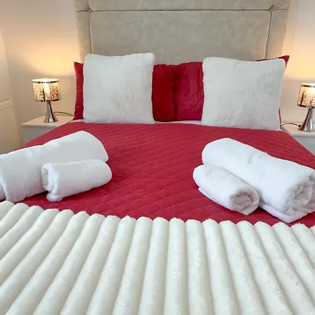 Apartment Contractor Stays, Fast Wifi, Free Parking, Work Manchester