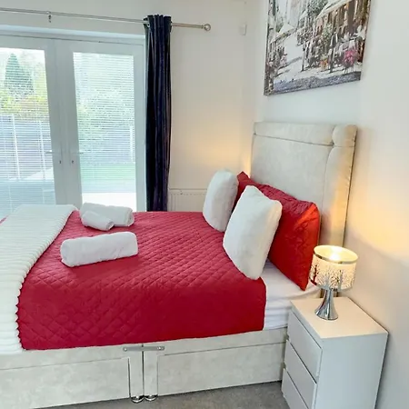 Apartment Contractor Stays, Fast Wifi, Free Parking, Work Manchester