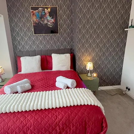 Apartment Contractor Stays, Fast Wifi, Free Parking, Work Manchester