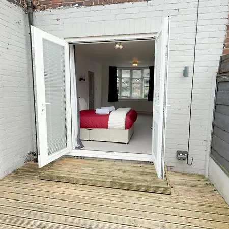 Contractor Stays, Fast Wifi, Free Parking, Work Apartment *