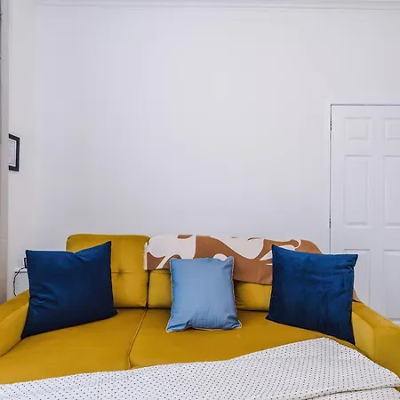 Apartman Stunning 3bedroom Home, Game Room, Free Parking, Fully Stocked, Sleeps 8