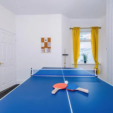 Stunning 3bedroom Home, Game Room, Free Parking, Fully Stocked, Sleeps 8 Manchester