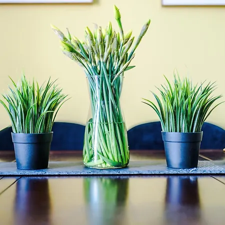 Huge 5 Bedroom Townhouse In Salford, Free Parking, Sleeps Up To 11 Guests דירה *