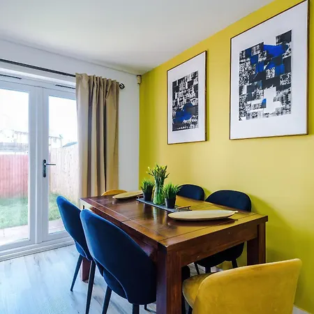 דירה Huge 5 Bedroom Townhouse In Salford, Free Parking, Sleeps Up To 11 Guests