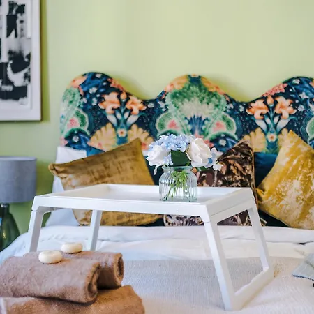 Huge 5 Bedroom Townhouse In Salford, Free Parking, Sleeps Up To 11 Guests דירה מנצ'סטר