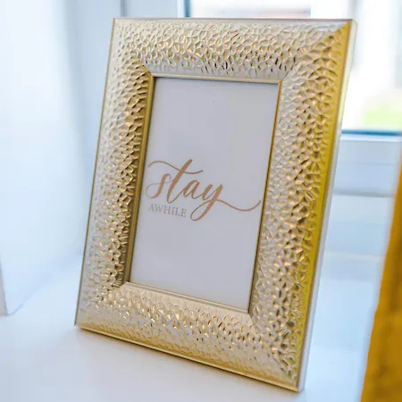 Huge 5 Bedroom Townhouse In Salford, Free Parking, Sleeps Up To 11 Guests דירה *