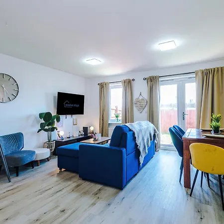 Huge 5 Bedroom Townhouse In Salford, Free Parking, Sleeps Up To 11 Guests מנצ'סטר